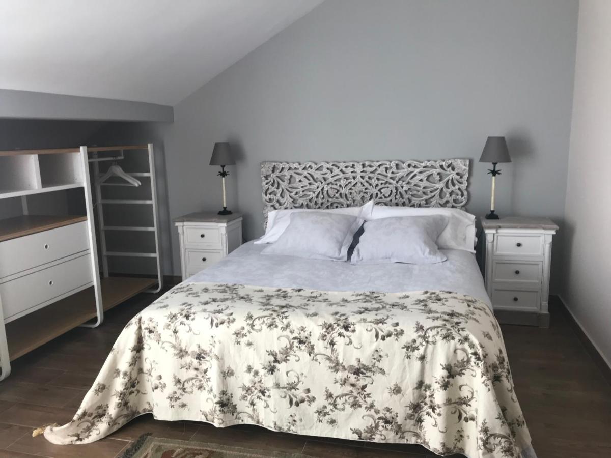 Albus Albi Guest House Colmenar del Arroyo Bagian luar foto