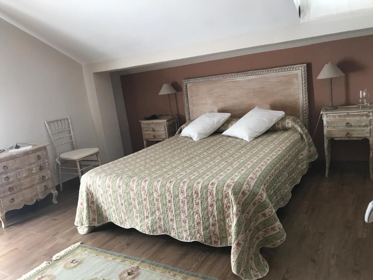 Albus Albi Guest House Colmenar del Arroyo Bagian luar foto
