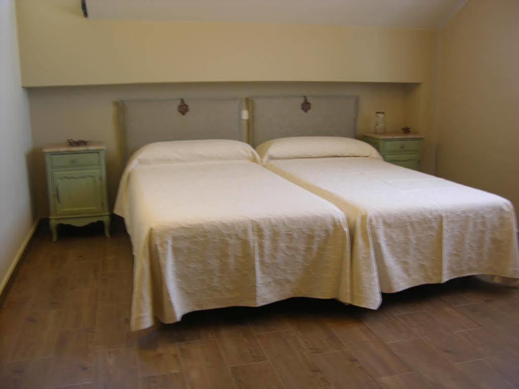 Albus Albi Guest House Colmenar del Arroyo Bagian luar foto
